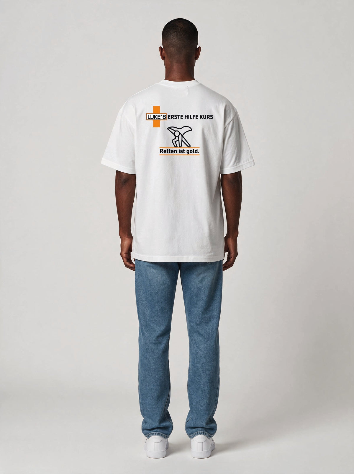 T-Shirt Oversize Rundhals LUKE´S Erste Hilfe Kurs in Weiß, Rückansicht