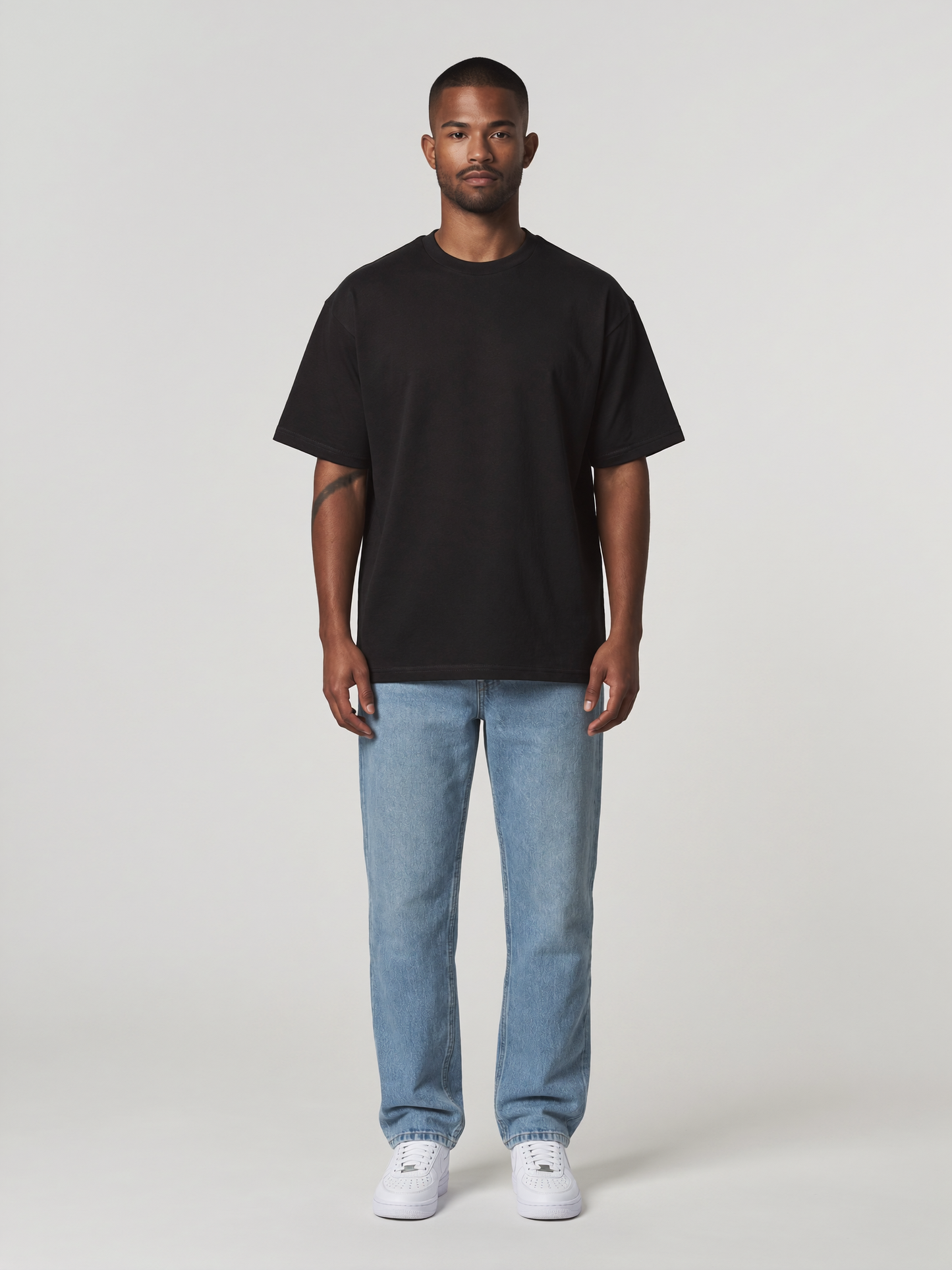 T-Shirt Oversize Light in Schwarz, Vorderansicht